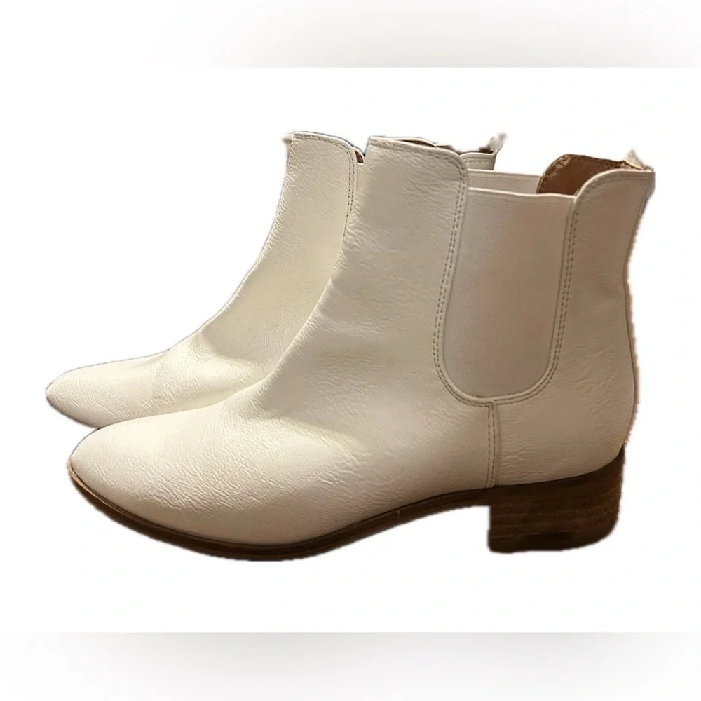 Ccocci‎ White Ankle Boots Size 8.